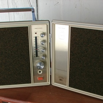 Found at Goodwill 1$ - Radios