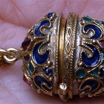 Unusual high detailed jeweled Russian style egg - Fine Jewelry