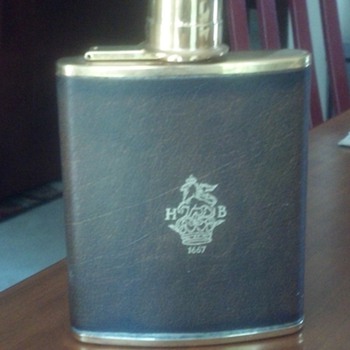 What is this? English Flask - with logo HB 1667?