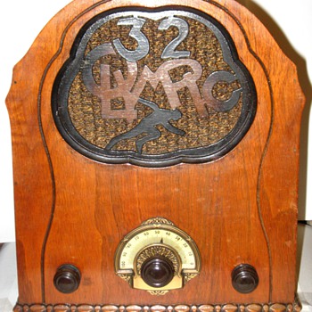 this is a 1932 magnavox olympic radio. it seems that no-one out there in radio land knows anything about this radio.