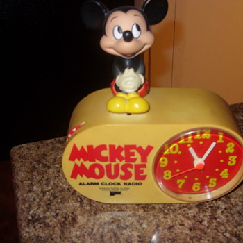 vintage mickey mouse alarm clock radio