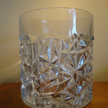 AUTHENTIC TIFFANY & CO.  CRYSTAL  ICE BUCKET ( ROCK CUT MODEL)  - Art Glass