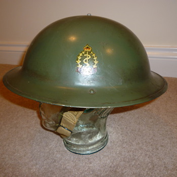 WWII Canadian Medics/Doctors steel helmet - Military and Wartime
