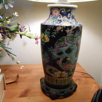 Asian lamp & vase.