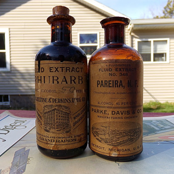 Parke, Davis, & Co. Paper Label/Product - Bottles
