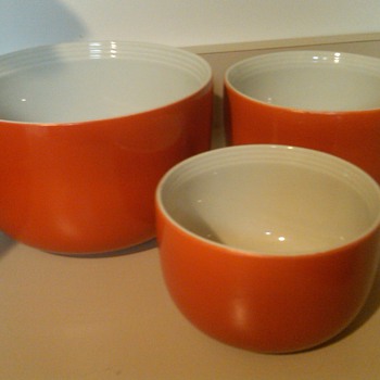Set of 3 HALL Nesting Bowls: Bright Red/Orange Color: Mint cond.
