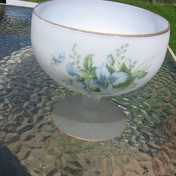 BEAUTIFUL VASE, GOLD TRIM, FROSTED ON SWIRL STEM BLUE FLOWERS NO MARKINGS WONDERED IF ANYONE MIGHT KNOW MAKER OR IF JUST CHEAP  - Glassware