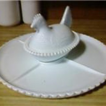 milk glass sitting hen  WITH TRAY