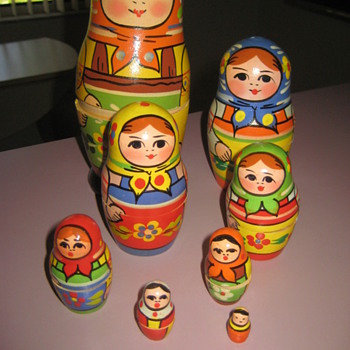 Russian? nesting dolls - Toys