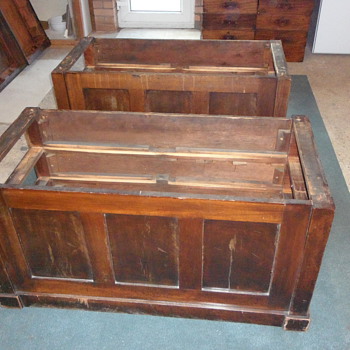 Heywood & Dixon Partner desk