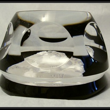 1977 Baccarat Sulphide Paperweight -- Franklin Mint - Art Glass