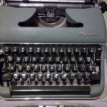 Olympia Typewriter SM3 Deluxe 1950s GREEN