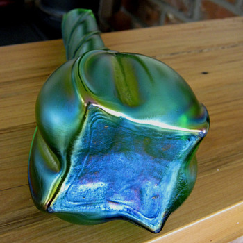 MY GREEN TWISTED VASE - Art Nouveau
