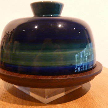 ARABIA FINLAND CHEESE DOME - Pottery