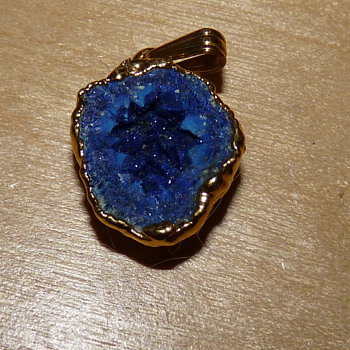 Mystery pendant blue with crystalline properties unmarked - Fine Jewelry