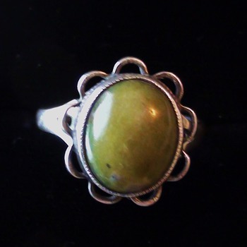 JADE Ring Sterling silver Size 7 1/2 mark difficult to know Can you help? - Fine Jewelry
