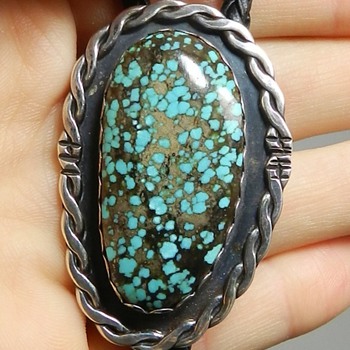 Strange turquoise, anyone recognize the mine?