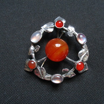 Big and beautiful Scottish Arts & Crafts brooch - Fine Jewelry