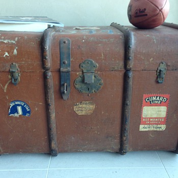 Trunk with Cunard Line / Cunard White Star Labels 1932
