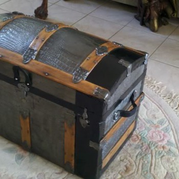 Refinished Steamer Dome top trunk - 1860's - Furniture