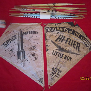 1950's Antique Old Hi-Flier Top Flite Space Master Playmates of the Clouds Circus And Jolly Roger Paper Kites