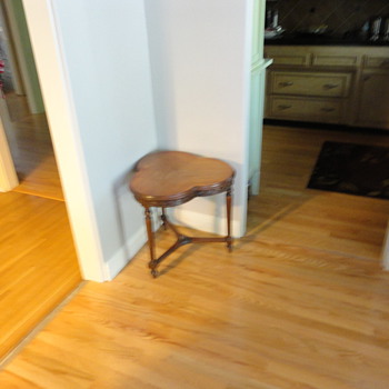 Wondering about this cute table - Furniture