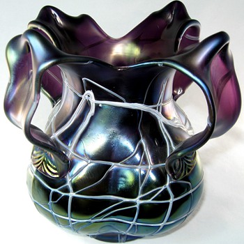 Art Nouveau Pallme-König 4 Leaf Handle Amethyst Threaded Vase - Art Glass