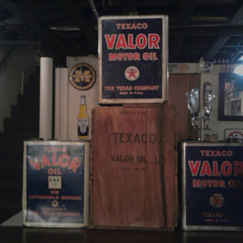 Valor (Texaco) Motor Oil Can and Box - Petroliana