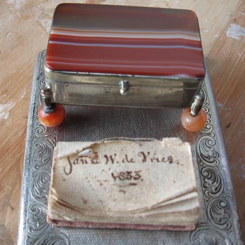 Bible 5.9 grams and silver box with turtle shell (1853)