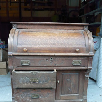 Cylinder Desk. age? info?