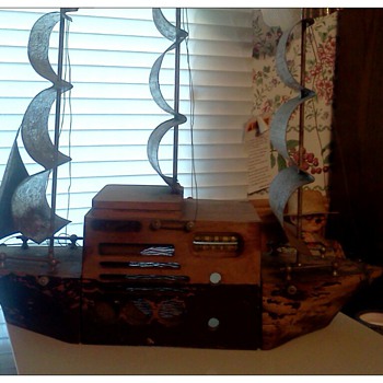 My Majestic Monarch tube radio ship. - Radios