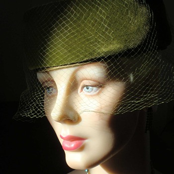 My favorite 1950s pillbox hat......for now....