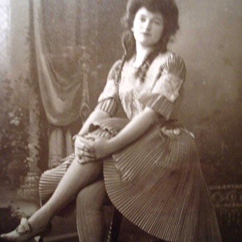 Early 20th Century Vaudeville and Burlesque Stars on Cabinet Cards - Photographs