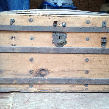 Looking for any information about this Trunk - Furniture