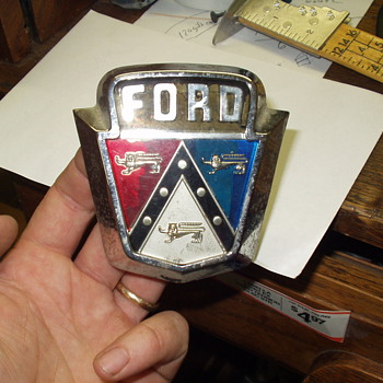 1953 Ford emblem