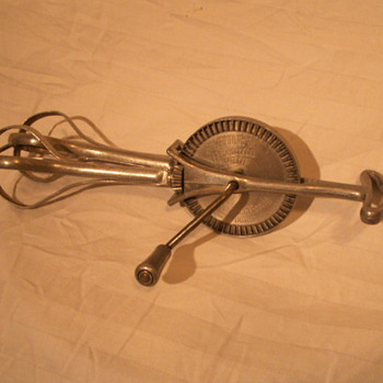1920 Mirro Instant Whip Aluminum Beauty Beater - Kitchen