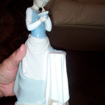 Vintage Lladro Statuette - Figurines