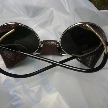 vintage World War ll Aviator sunglasses - Military and Wartime