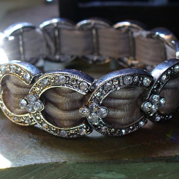 Horseshoe Stretch Bracelet