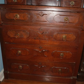 Victorian dresser with hankie drawers Walnut - Furniture