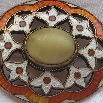 Beautiful enamel brooch - Fine Jewelry
