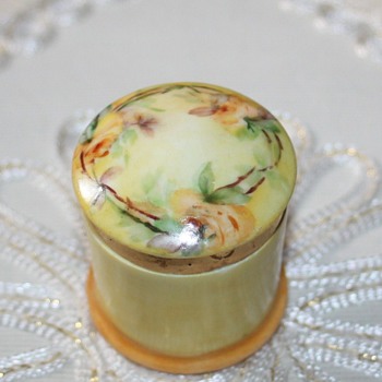 LIMOGES BOX - China and Dinnerware