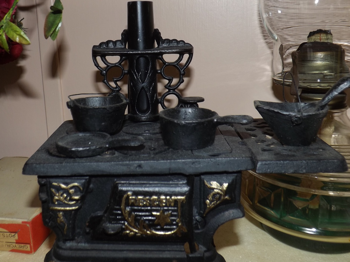 MINIATURE CAST IRON STOVE Collectors Weekly