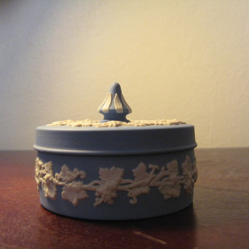 WEDGWOOD -ENGLAND - China and Dinnerware