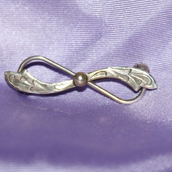 Silver Pin (Happy Mother's Day)