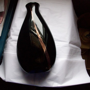 VASE Black Beauty w/ a copper color metallic stripe...signed & dated - Art Glass