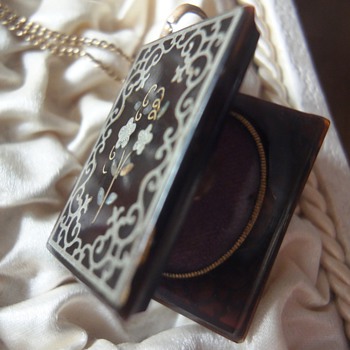 Rare Piqué photo locket/medaillon 