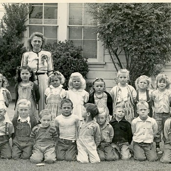 1940's School kids unhappy bunch :-( Love the coveralls ! - Photographs