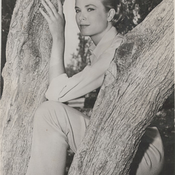 Grace Kelly Candid Photo (1954) - Photographs