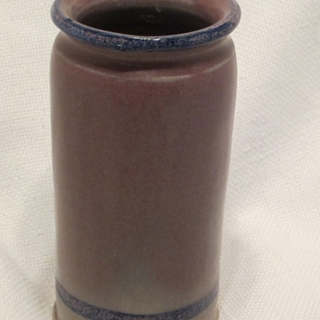 Small pinkish vase - Art Pottery